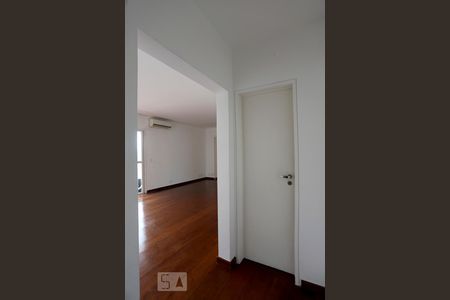 Entrada do Lavabo de apartamento para alugar com 2 quartos, 118m² em Alto de Pinheiros, São Paulo