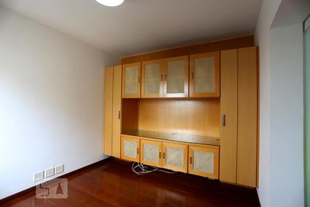 Sala de TV  de apartamento para alugar com 2 quartos, 118m² em Alto de Pinheiros, São Paulo