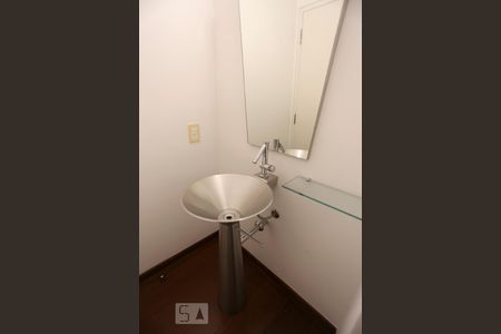 Lavabo de apartamento para alugar com 2 quartos, 118m² em Alto de Pinheiros, São Paulo