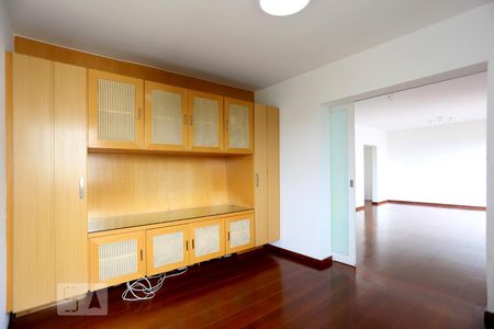 Sala de TV  de apartamento para alugar com 2 quartos, 118m² em Alto de Pinheiros, São Paulo