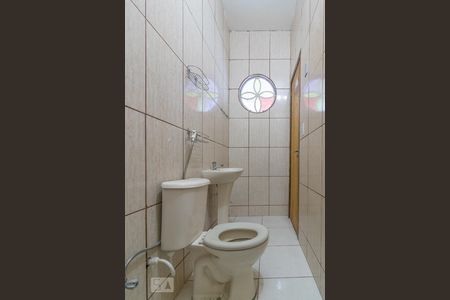 Banheiro de casa para alugar com 2 quartos, 90m² em Sagrada Família, Belo Horizonte