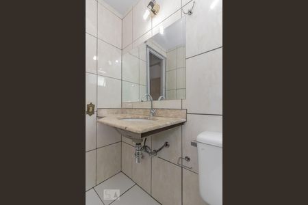 Banheiro de apartamento à venda com 2 quartos, 55m² em Km 18, Osasco