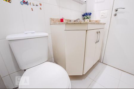 Banheiro de apartamento à venda com 3 quartos, 84m² em Barra Funda, São Paulo