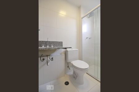 Banheiro da suíte de apartamento para alugar com 1 quarto, 60m² em Butantã, São Paulo