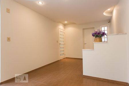 Sala de casa para alugar com 2 quartos, 198m² em Jardim Paulistano, São Paulo