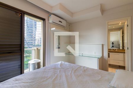 Suíte de apartamento para alugar com 2 quartos, 64m² em Vila Olímpia, São Paulo