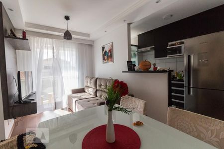 Sala de apartamento para alugar com 2 quartos, 51m² em Vila Itapoan, Guarulhos