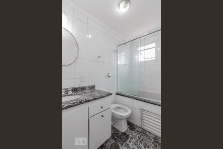 Banheiro de apartamento para alugar com 1 quarto, 50m² em Vila São Francisco, São Paulo