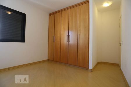 Quarto 01 de apartamento para alugar com 2 quartos, 78m² em Alphaville Industrial, Barueri