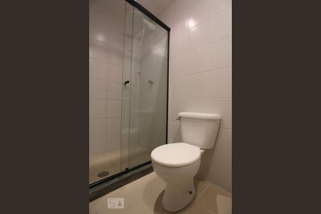 Banheiro de apartamento para alugar com 2 quartos, 78m² em Alphaville Industrial, Barueri