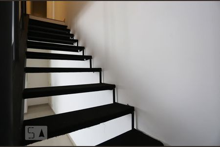 Escada de apartamento para alugar com 2 quartos, 78m² em Alphaville Industrial, Barueri