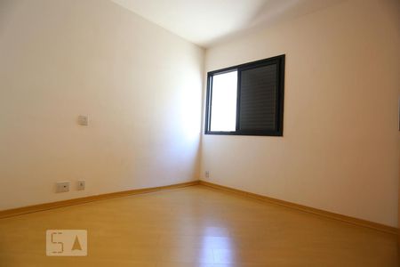 Quarto 01 de apartamento para alugar com 2 quartos, 78m² em Alphaville Industrial, Barueri