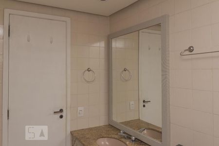 Banheiro de apartamento para alugar com 1 quarto, 57m² em Barra da Tijuca, Rio de Janeiro