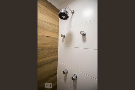 Banheiro social detalhe de apartamento para alugar com 2 quartos, 67m² em Pinheiros, São Paulo