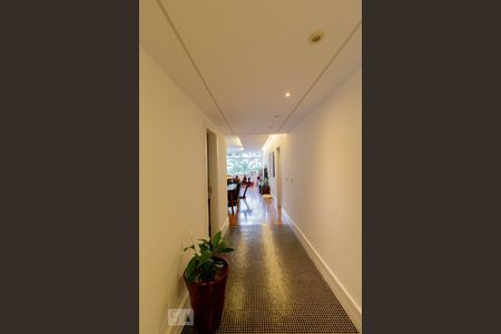 Corredor de apartamento para alugar com 2 quartos, 120m² em Cerqueira César, São Paulo