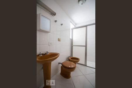 Banheiro social de apartamento para alugar com 3 quartos, 125m² em Sumarezinho, São Paulo
