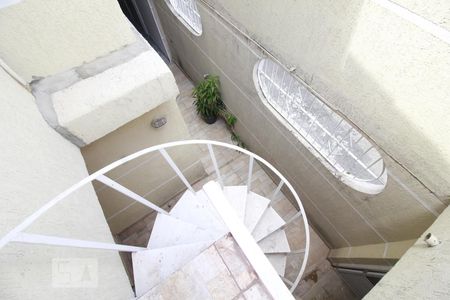 Escadas de casa à venda com 3 quartos, 230m² em Vila Progredior, São Paulo