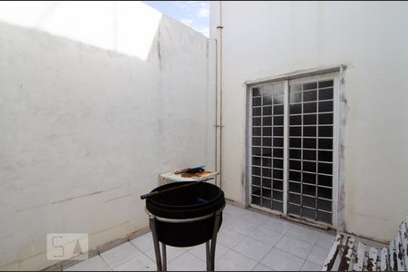 Área de luz de casa à venda com 4 quartos, 230m² em Vila Industrial, Campinas