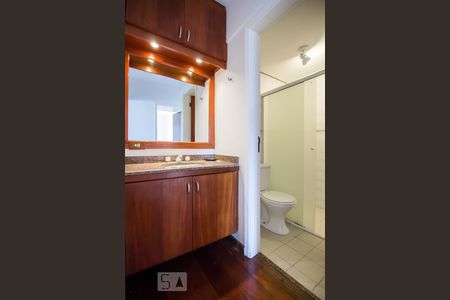 Banheiro social de apartamento para alugar com 3 quartos, 90m² em Pinheiros, São Paulo