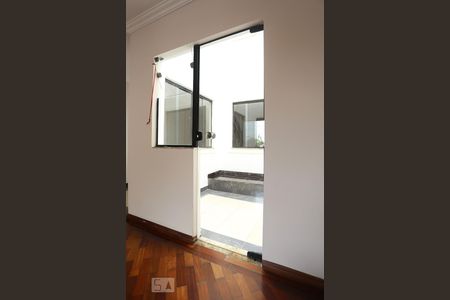 Sala com acesso Jardim de Inverno de casa à venda com 3 quartos, 160m² em Cidade São Francisco, São Paulo