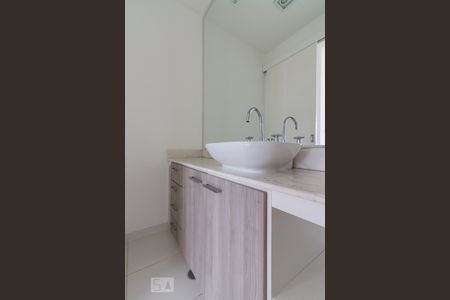 Banheiro Suíte de kitnet/studio para alugar com 1 quarto, 65m² em Empresarial 18 do Forte, Barueri