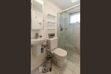 Banheiro de apartamento para alugar com 1 quarto, 50m² em Indianópolis, São Paulo