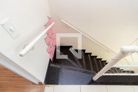 Casa de condomínio à venda com 69m², 3 quartos e 1 vaga Casa de condomínio à venda com 69m², 3 quartos e 1 vagaEscada