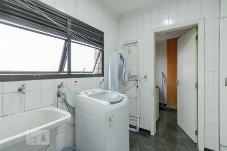 Apartamento para alugar com 300m², 4 quartos e 4 vagas Apartamento para alugar com 300m², 4 quartos e 4 vagasLavanderia
