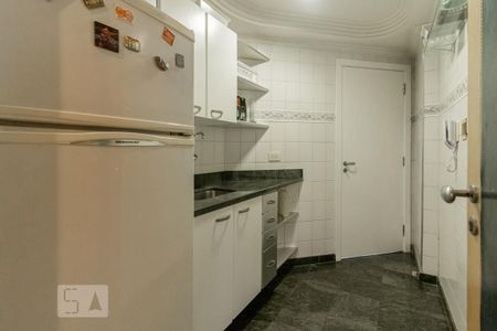 Apartamento para alugar com 300m², 4 quartos e 4 vagas Apartamento para alugar com 300m², 4 quartos e 4 vagasCozinha Superior
