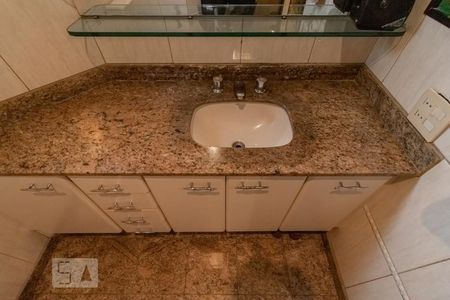 Apartamento para alugar com 300m², 4 quartos e 4 vagas Apartamento para alugar com 300m², 4 quartos e 4 vagasBanheiro da Suíte 1