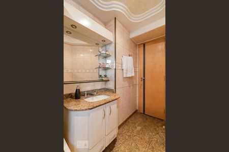 Apartamento para alugar com 300m², 4 quartos e 4 vagas Apartamento para alugar com 300m², 4 quartos e 4 vagasBanheiro da Suíte 2