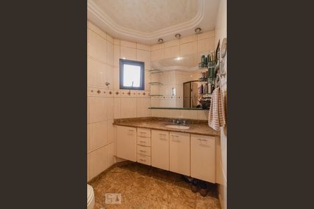 Apartamento para alugar com 300m², 4 quartos e 4 vagas Apartamento para alugar com 300m², 4 quartos e 4 vagasBanheiro da Suíte 1