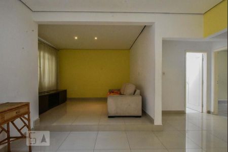 Sala de casa para alugar com 4 quartos, 117m² em Jardim Aeroporto, São Paulo