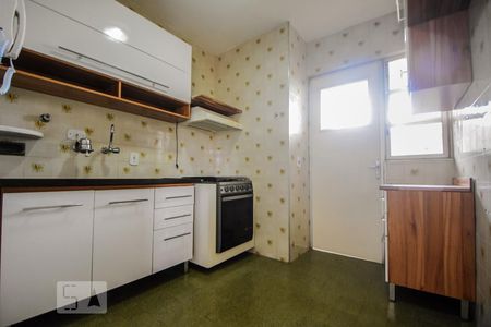 Cozinha de apartamento para alugar com 3 quartos, 70m² em Santo Amaro, São Paulo