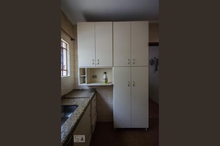 Casa à venda com 335m², 4 quartos e 3 vagas Casa à venda com 335m², 4 quartos e 3 vagasCozinha