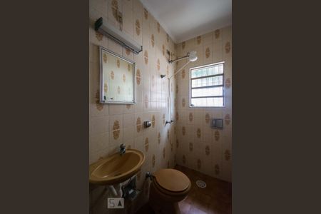 Casa à venda com 335m², 4 quartos e 3 vagas Casa à venda com 335m², 4 quartos e 3 vagasBanheiro de serviço