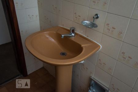 Casa à venda com 335m², 4 quartos e 3 vagas Casa à venda com 335m², 4 quartos e 3 vagasBanheiro - suíte