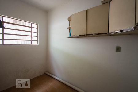 Casa à venda com 335m², 4 quartos e 3 vagas Casa à venda com 335m², 4 quartos e 3 vagasQuarto de serviço
