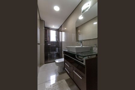 Banheiro de apartamento à venda com 4 quartos, 140m² em Vila Suzana, São Paulo