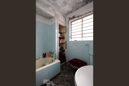 Banheiro de casa à venda com 4 quartos, 500m² em Pacaembu, São Paulo