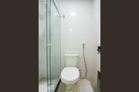 Banheiro de kitnet/studio para alugar com 1 quarto, 18m² em Tijuca, Rio de Janeiro