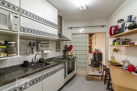 Cozinha de casa para alugar com 3 quartos, 111m² em Fernão Dias, Belo Horizonte