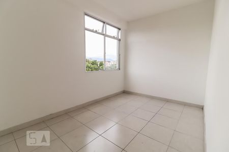 Quarto 01 de apartamento à venda com 2 quartos, 48m² em Taquara, Rio de Janeiro