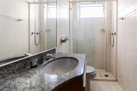 Banheiro de apartamento para alugar com 1 quarto, 52m² em Itaim Bibi, São Paulo