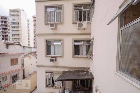 Vista sala de apartamento para alugar com 2 quartos, 60m² em Grajaú, Rio de Janeiro