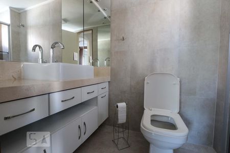 Banheiro de apartamento para alugar com 2 quartos, 56m² em Butantã, São Paulo