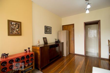 Sala  de apartamento para alugar com 3 quartos, 90m² em Santo Antônio, Belo Horizonte