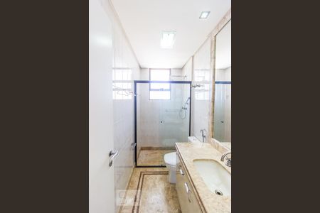 Banheiro social de apartamento à venda com 3 quartos, 130m² em Buritis, Belo Horizonte