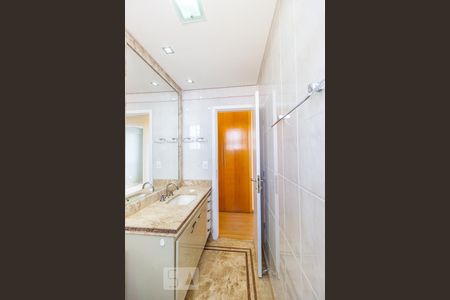 Banheiro social de apartamento à venda com 3 quartos, 130m² em Buritis, Belo Horizonte