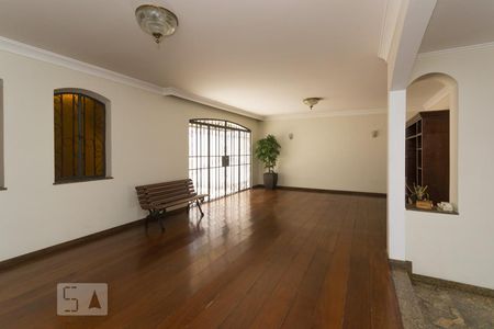 Sala de estar de casa à venda com 4 quartos, 264m² em Planalto Paulista, São Paulo